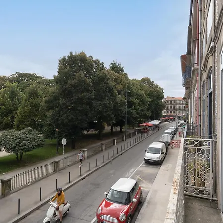 Host Wise - Enchanting Unique Flat - Ace Location Апартаменты