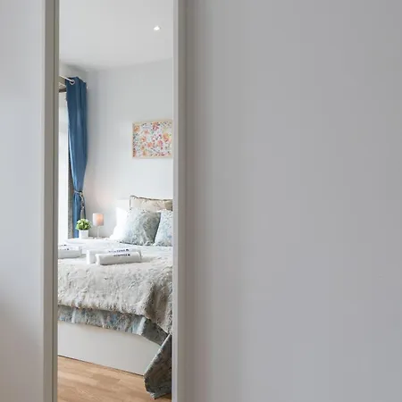 Host Wise - Enchanting Unique Flat - Ace Location Апартаменты *