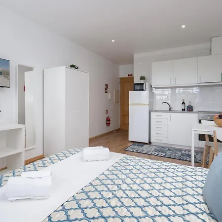 Host Wise - Enchanting Unique Flat - Ace Location Apartment Porto