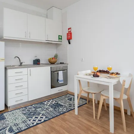 Host Wise - Enchanting Unique Flat - Ace Location Apartment Porto