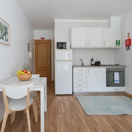 Host Wise - Enchanting Unique Flat - Ace Location Apartment Porto