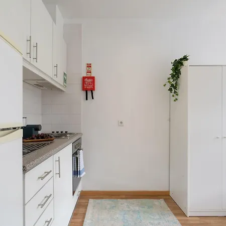 Host Wise - Enchanting Unique Flat - Ace Location Porto