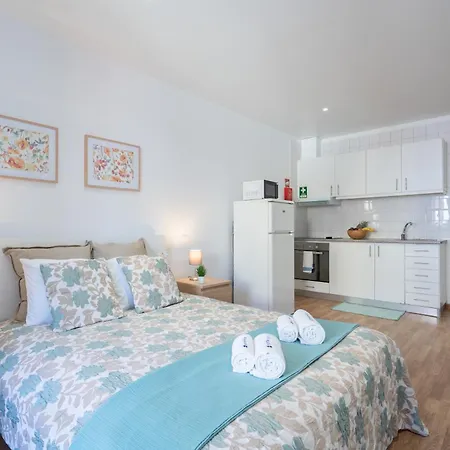 Host Wise - Enchanting Unique Flat - Ace Location Apartment *