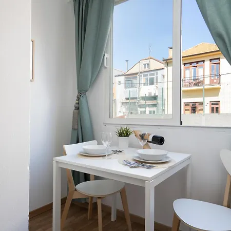 Host Wise - Enchanting Unique Flat - Ace Location Porto