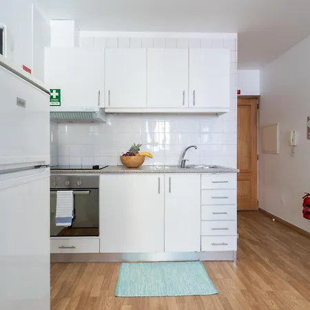 Host Wise - Enchanting Unique Flat - Ace Location Apartment