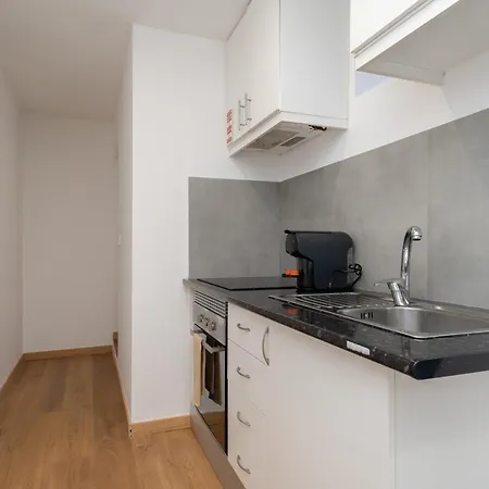 Host Wise - Enchanting Unique Flat - Ace Location Apartment *