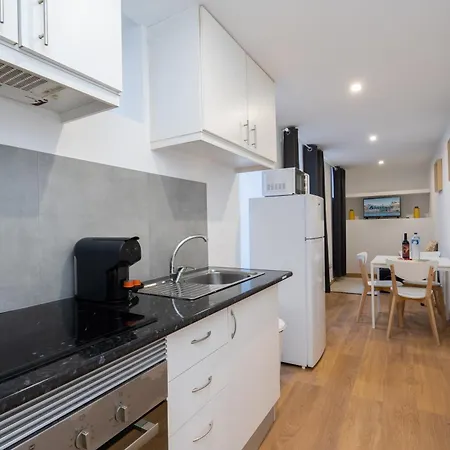 Host Wise - Enchanting Unique Flat - Ace Location Apartment
