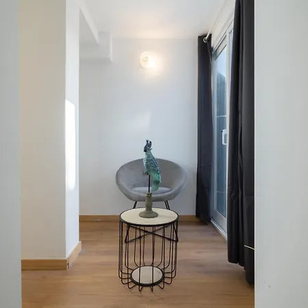 Host Wise - Enchanting Unique Flat - Ace Location