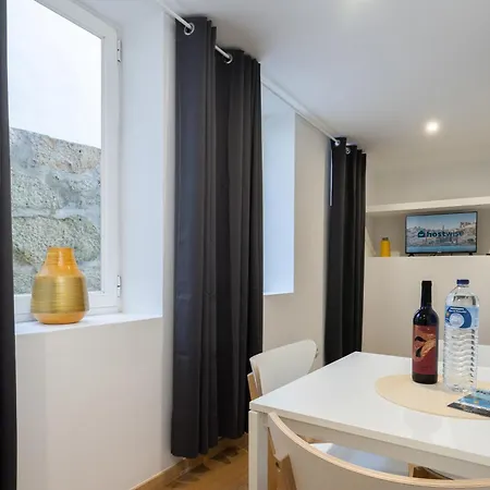 Host Wise - Enchanting Unique Flat - Ace Location Porto