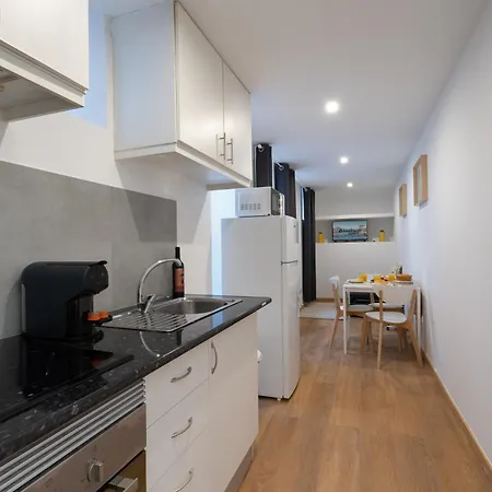 Host Wise - Enchanting Unique Flat - Ace Location Apartment Porto