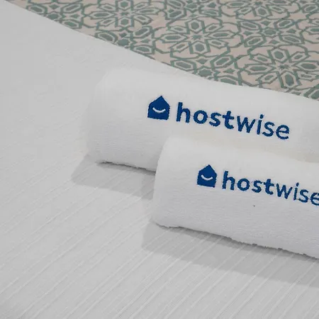 Host Wise - Enchanting Unique Flat - Ace Location Апартаменты
