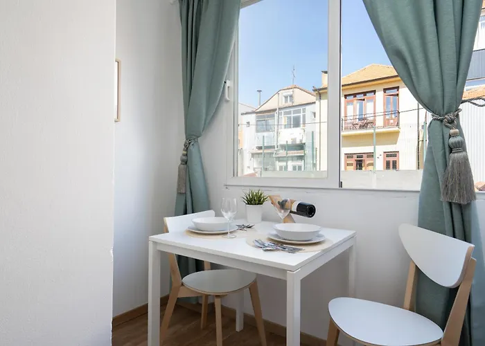 Host Wise - Enchanting Unique Flat - Ace Location Porto