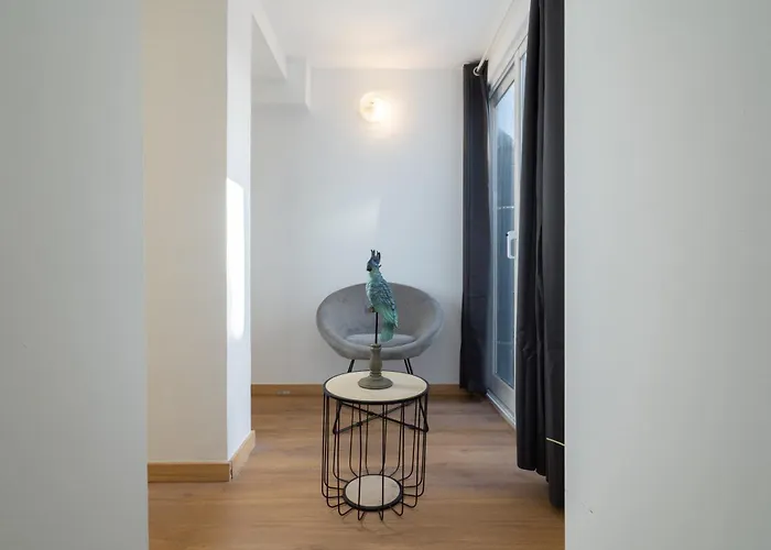 Host Wise - Enchanting Unique Flat - Ace Location